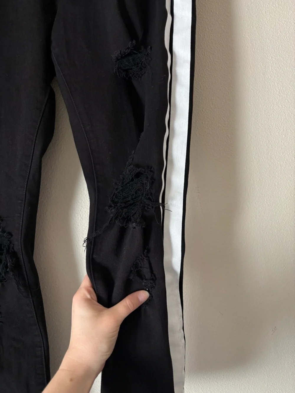 AMIRI Men's Jet Black Denim Distressed Jeans with White Side Stripes Size 31